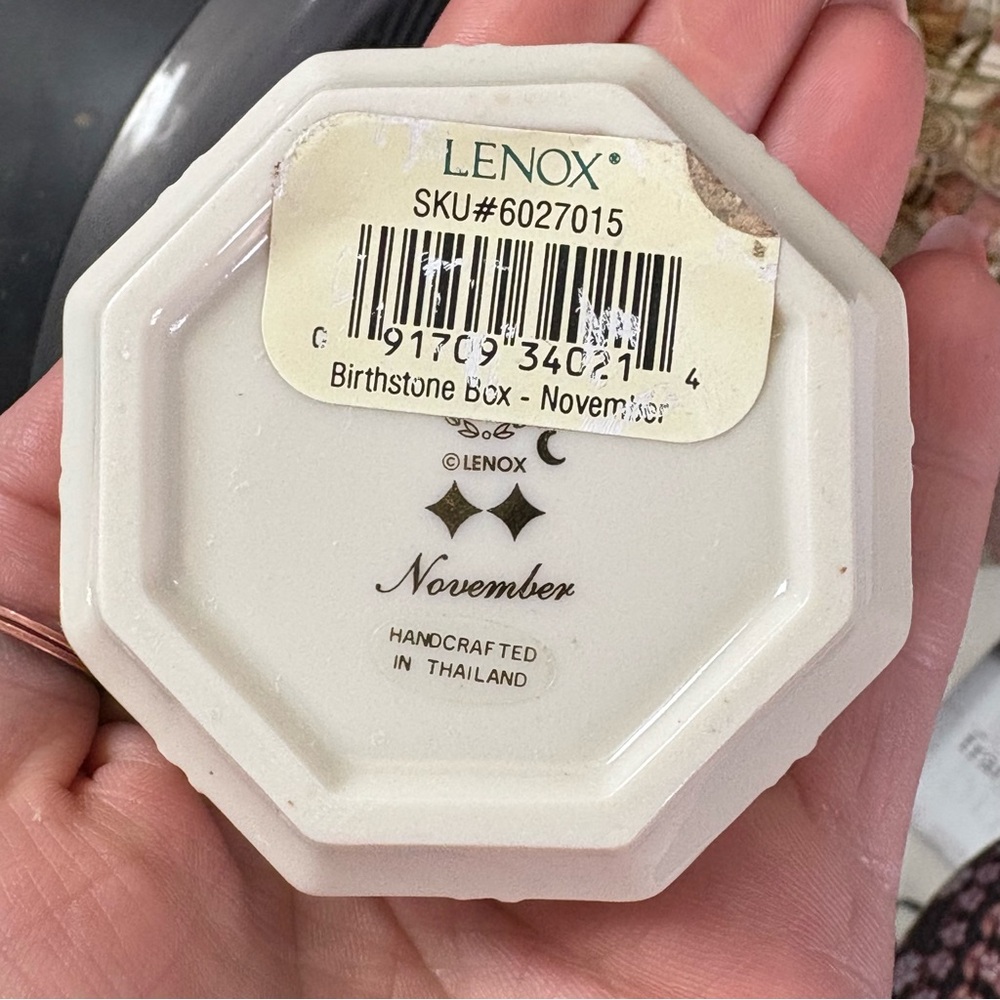 Vintage Lenox Treasures Collection November Trinket Box Octagonal Porcelain - Picture 8 of 8